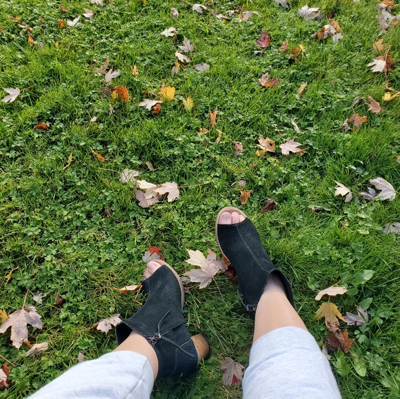 TOMS Majorca Peep Toe Stucco Heels Booties Size 7.5 - Picture 4 of 4